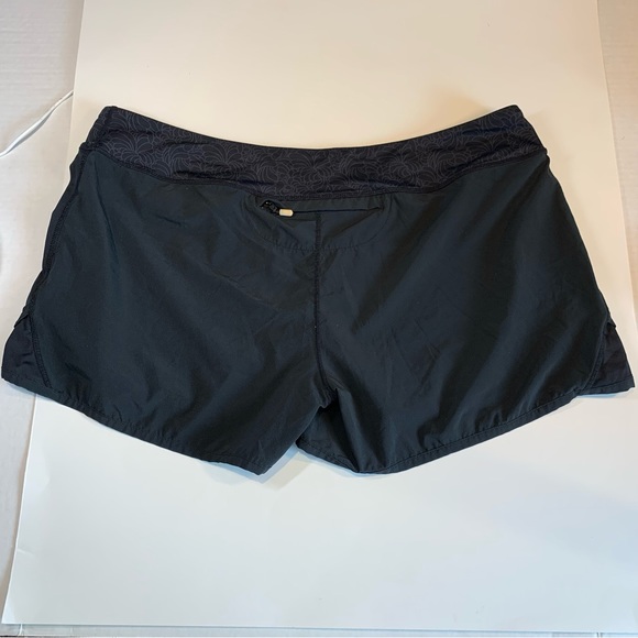 Size 12 Lululemon black drawstring waist shorts with no liner - Picture 6 of 16